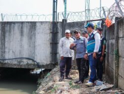 Wabup Subang Tinjau Normalisasi Saluran Air Menuju PT. Taekwang, Ajak Warga Jaga Lingkungan