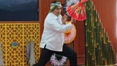 Tour Promosi Kebudayaan, Diky Chandra Peragakan Pencak Silat Payung, Staf Khusus Menteri Bidang Diplomasi Budaya: Ini Suatu Inovasi