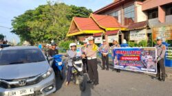 Unik! Operasi Patuh Lancang Kuning Satlantas Polres Inhu Bagikan Coklat Brosur, dan Stiker