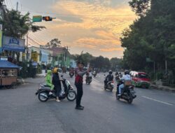 Lakukan Pengaturan Lalulintas, Sat Samapta Polres Purwakarta Beri Keamanan Untuk Masyarakat