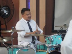 Ditengah Kehangatan Riungmungpulung, Bupati Subang Tampil Sebagai Drummer