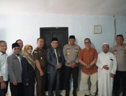 Kapolres Tasikmalaya Kota Serahkan Kunci Bedah Rumah Dalam Rangka Hari Bhayangkara Ke-79