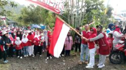 Berbaur Dengan Ratusan Warga, Anggota DPRD Kota Tasik Hj.Siti Hajar Juharah, Ramaikan Jalan Sehat RW 12 Cibatur Mangkubumi