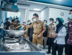 Tingkatkan Gizi Anak dan Ibu, Bupati Ciamis Resmikan Dapur SPPG Mekar Sari