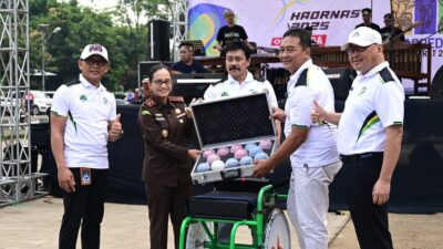 Hadiri Pembukaan Pekan Paralimpik, Kajati Jabar Serahkan Bantuan Alat Olahraga 