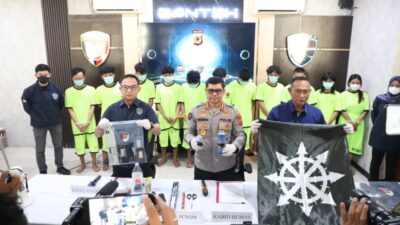 Polda Jabar Ungkap 12 Tersangka Kasus Bom Molotov, 11 Dihadirkan dalam Konferensi Pers