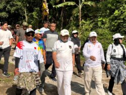 Ratusan Warga Paseh Tumpah Ruah Ikuti Jalan Sehat, yang Digelar Komunitas Walkers Bekerjasama Pemerintah Kecamatan Paseh
