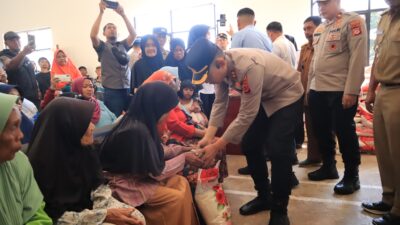 Wujud Kepedulian Terhadap Sesama, Polres Sumedang Gelar Baksos Kepada Lansia, Yatim, Jompo dan Disabilitas di Desa Sirnamulya