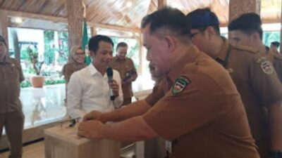 Gerakan Poe Ibu Resmi Diluncurkan, Bupati Purwakarta Buka Pos Pengaduan di Taman Katresna.