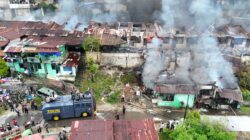 Quick Respon Polri, Bantu Padamkan Kebakaran di Kodam Lama Jayapura