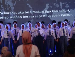 Dialog dengan Mensos, Pelajar SMP Sekolah Rakyat Terintegrasi 4 Sumedang Bacakan Puisi untuk Presiden