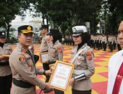 Kapolres Purwakarta Berikan Penghargaan Kepada Anggota yang Berprestasi