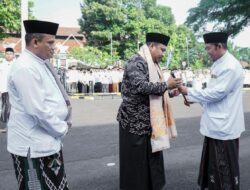Bupati Subang Dikukuhkan sebagai Panglima Santri pada Peringatan Hari Santri Nasional 2025