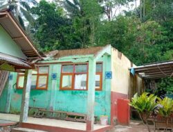 SDN Cikamunding Desa Cisarua Atap Sekolah dan Bangunan Ambruk, Butuh Perhatian Segera Dinas Pendidikan