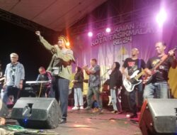 Keren! Meriahkan Hari Jadi Kota Tasik di Cicariang Kawalu, Wakil Wali Kota Tasik Bersama Anggota DPRD H. Deni Romdoni, Nyanyi Bareng