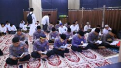 Wujud Peduli Sesama, Humas Polri Berikan Tali Asih Kepada 100 Anak Yatim pada Khataman HUT Ke-74