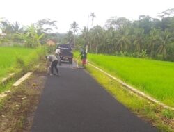 Sistem Hotmix, Pemdes Cijulang Kecamatan Cineam Perbaiki Infrastruktur Jalan di Dua RT