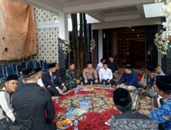 Kapolres Purwakarta Sampaikan Belasungkawa ke Rumah Duka Bupati Purwakarta