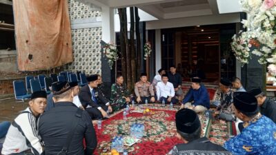 Kapolres Purwakarta Sampaikan Belasungkawa ke Rumah Duka Bupati Purwakarta