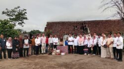 Wali Kota Tasik Kunjungi Warga Nangela Cigantang, yang Rumahnya Roboh dan Berikan Bantuan Langsung