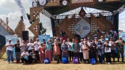 Wali Kota Bersama Wakil Wali Kota Tasik Tutup Raksa Budaya Santun di Kecamatan Purbaratu, Rani Permayani Bernyanyi Hibur Masyarakat