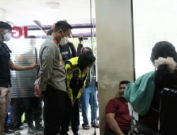 Pastikan Ditangani Dengan Baik, Kapolres Purwakarta Tinjau Kondisi Korban Kecelakaan KM 72 di RS Abdul Radjak