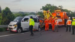 Satlantas Polres Purwakarta Respon Cepat Evakuasi Kendaraan Kecelakaan di KM 72 Tol Cipularang