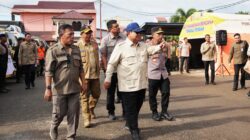 Kapolri Dampingi Presiden Cek Lokasi Pengungsian Korban Banjir di Tapanuli Tengah