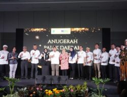 Bupati Subang Serahkan Penghargaan Anugerah Pajak Daerah Tahun 2025