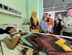 Wakil Wali Kota Tasik Bersama Istri Rani Permayani Menengok Keadaan Dua Korban, yang Diduga Pengeroyokan Genk Motor