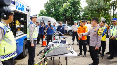 Kapolri Tinjau Pos Command Center, Pastikan Arus Mudik Berjalan Aman dan Nyaman