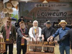 Wabup Garut Hadiri Acara Pasar Pasisian Leuweung Sekaligus Peringatan Milangkala Desa Mekarsari Ke-42
