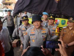 Tinjau Korban Bencana Banjir, Kapolres Subang Bersama Forkopimda Berikan Bantuan Beras-Mie Instan