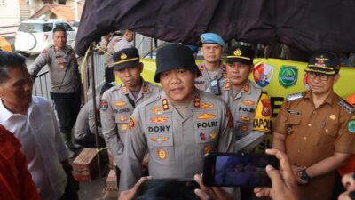 Tinjau Korban Bencana Banjir, Kapolres Subang Bersama Forkopimda Berikan Bantuan Beras-Mie Instan