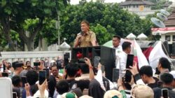 Wakil Wali Kota Tasik Temui Peserta Aksi Demo Ribuan Guru Madrasah, yang Kecewa Dengan Kebijakan Pengangkatan Pegawai SPPG Jadi PPPK