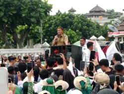 Wakil Wali Kota Tasik Temui Peserta Aksi Demo Ribuan Guru Madrasah, yang Kecewa Dengan Kebijakan Pengangkatan Pegawai SPPG Jadi PPPK