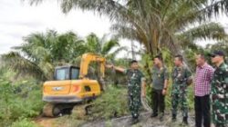Jaga Kelestarian Lingkungan dan Pulihkan Ekosistem Hutan, Danrem 031/Wira Bima Pantau Kegiatan Penumbangan Pohon Kelapa Sawit di TNTN