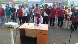 Dengarkan Arahan Presiden dan Bupati Ciamis, Forkopimcam Cihaurbeuti Bersama Pemdes, Masyarakat, Laksanakan Kerja Bakti Masal