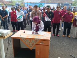 Dengarkan Arahan Presiden dan Bupati Ciamis, Forkopimcam Cihaurbeuti Bersama Pemdes, Masyarakat, Laksanakan Kerja Bakti Masal