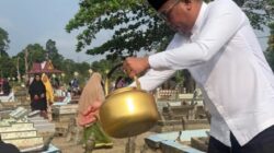 Menyambut Datangnya Bulan Suci Ramadan 1447 H, Bupati Pelalawan H. Zukri Hadiri Kegiatan Ziarah Kubur