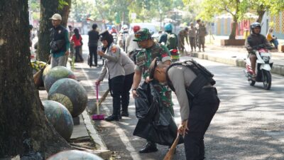Polres Tasikmalaya Kota Ajak Stakeholder Bersih-bersih di Kompleks Olahraga Dadaha