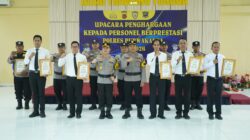 Apresiasi Pengabdian Tanpa Batas, 12 Personel Berprestasi Terima Penghargaan dari Polres Purwakarta