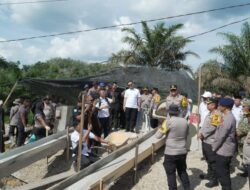 Bangun Jembatan Merah Putih, Bupati Pelalawan: Mengapresiasi Polda Riau dan Polres Pelalawan Atas Kontribusinya