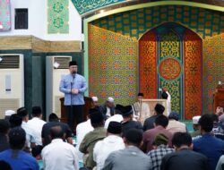 Sekda Riau Ikuti Salat Tarawih Perdana 1 Ramadan 1447 Hijriah/2026 Masehi di Masjid Raya Annur