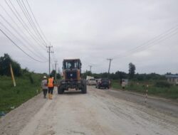 Atasi Banjir Jalintim Km 73-83 di Kabupaten Pelalawan, BPJN Riau Lakukan Perbaikan Jalan dan Gorong-gorong