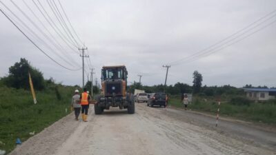 Atasi Banjir Jalintim Km 73-83 di Kabupaten Pelalawan, BPJN Riau Lakukan Perbaikan Jalan dan Gorong-gorong
