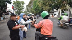 Tunjukan Kepeduliannya di Bulan Ramadan 1447 H, Pokja PWI Bandung Bagikan Paket Takjil Gratis yang Bertajuk ‘PWI BERBAGI’