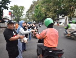 Tunjukan Kepeduliannya di Bulan Ramadan 1447 H, Pokja PWI Bandung Bagikan Paket Takjil Gratis yang Bertajuk ‘PWI BERBAGI’