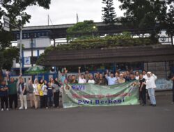 Hari ke 9 Puasa Ramadan 1447 H, Pokja PWI Kota Bandung Kembali Bagikan Takjil Kepada Pengendara di Jalan Ahmad Yani
