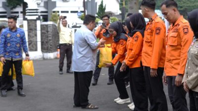 Gelar Buka Puasa Bersama BPBD-TAGANA, Bupati Subang Serahkan Kadedeuh Sebagai Bentuk Apresiasi Relawan